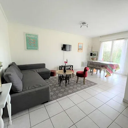 דירה T2 Confortable, Calme, Proche Centre-ville Avec Terrasse Et Parking, - Fr-1-495-25 *