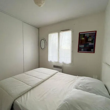 דירה T2 Confortable, Calme, Proche Centre-ville Avec Terrasse Et Parking, - Fr-1-495-25