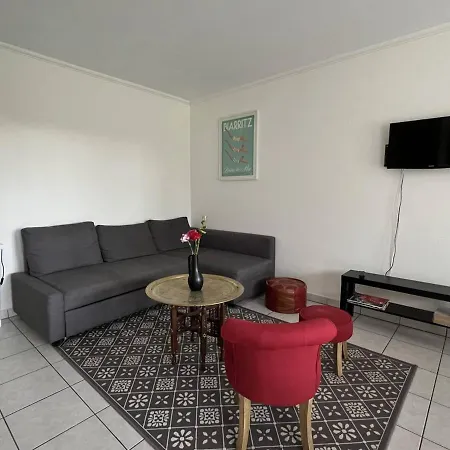 דירה T2 Confortable, Calme, Proche Centre-ville Avec Terrasse Et Parking, - Fr-1-495-25 קמבו-לה-באן