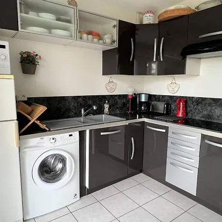 T2 Confortable, Calme, Proche Centre-ville Avec Terrasse Et Parking, - Fr-1-495-25 *