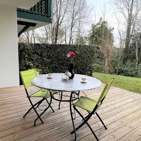 דירה T2 Confortable, Calme, Proche Centre-ville Avec Terrasse Et Parking, - Fr-1-495-25